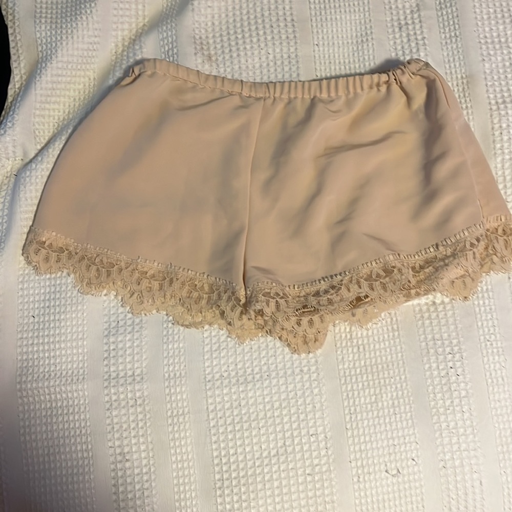 7 pairs of shorts! Very gently used- great condition!